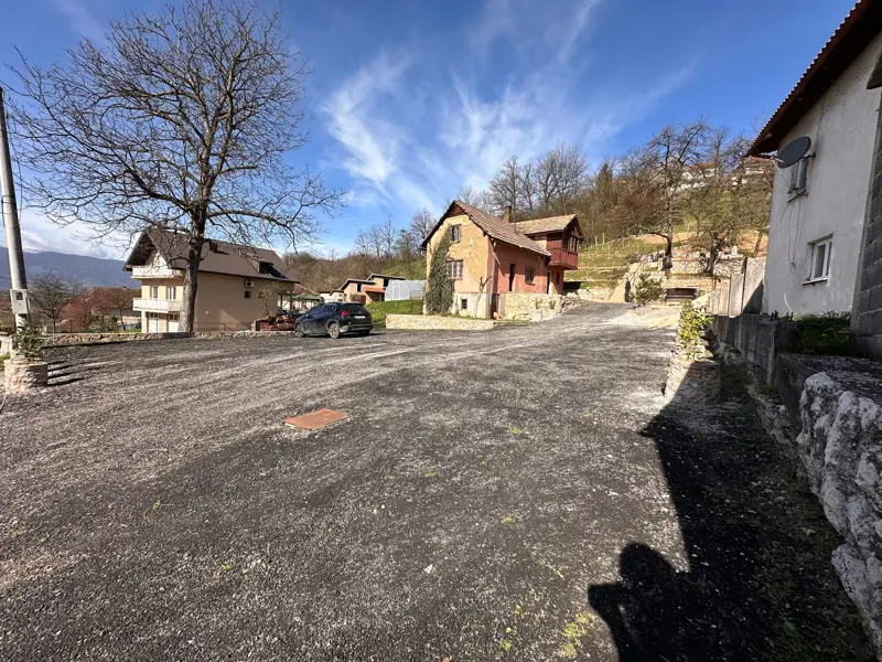 Kuća i okućnica Vraca 2000 m2 - Prilika za investiciju! 