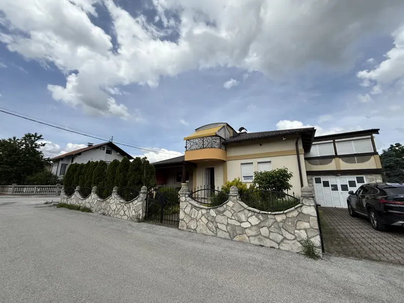 Moderna kuća sa dvorištem i garažom – Istočno Sarajevo